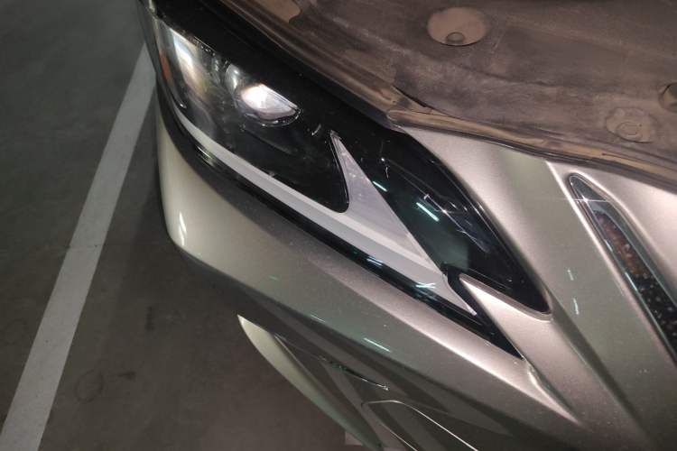 Used Lexus ES 2020 300h Premier Edition Right Front Headlight