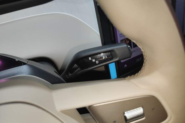 Used Xiaomi Auto YU7 2025 Ultra-Long Range High-Performance All-Wheel-Drive Max Edition Gear Lever