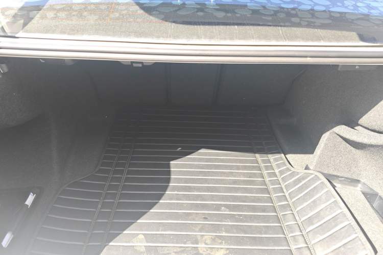 Used BMW 3 Series 2017 320Li Fashion Model Trunk