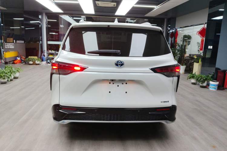 Used Toyota Granvia 2023 2.5L Hybrid Luxury Edition
