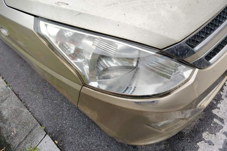 Used Wuling Rongguang V 2016 1.2L Standard Version Right Front Headlight