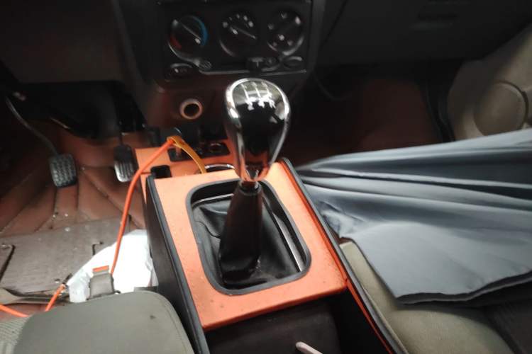 Used Wuling Rongguang 2011 1.2L Base Version
