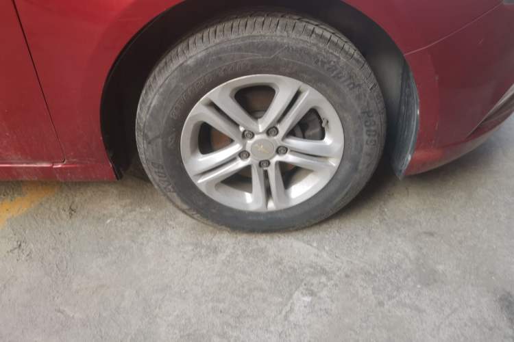 Used Chevrolet Cruze 2015 1.5L Classic SL MT Right Front Wheel Hub