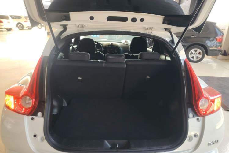 Used Infiniti ESQ 2014 1.6L Spontaneous Edition