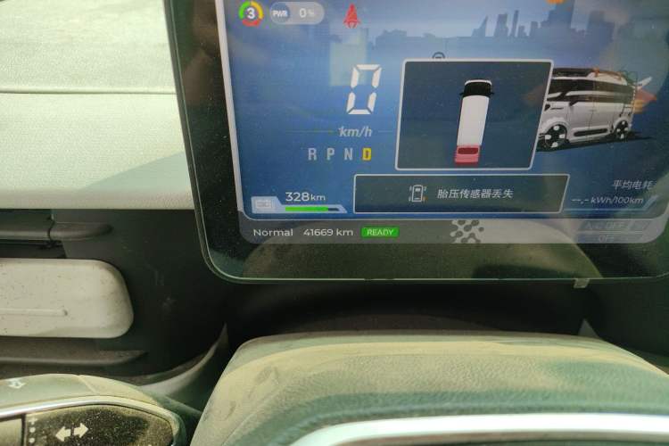 Used SAIC MAXUS Dana V1 2025 V1+ Long Wheelbase Low-Roof Multi-Function Version (62 kWh) Odometer Close Up