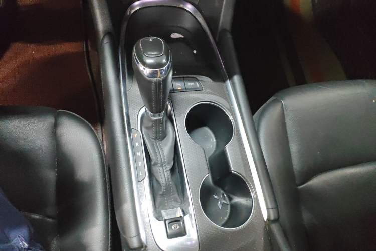 Used Chevrolet Malibu XL 2019 535T CVT Active Version Gear Lever