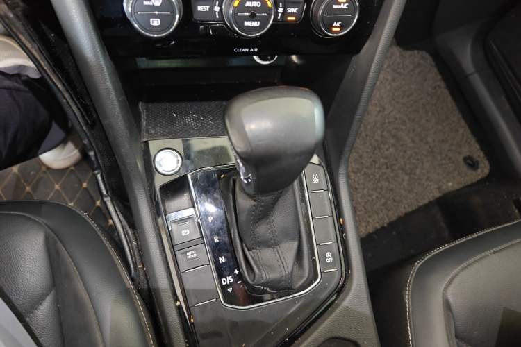 Used Volkswagen Tiguan L 2017 330TSI Automatic Two-Wheel Drive Luxury Edition
