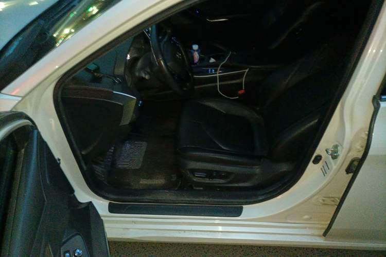 Used Toyota Avalon 2019 Dual-Engine 2.5L Luxury Edition China VI Standard Left Front Seat