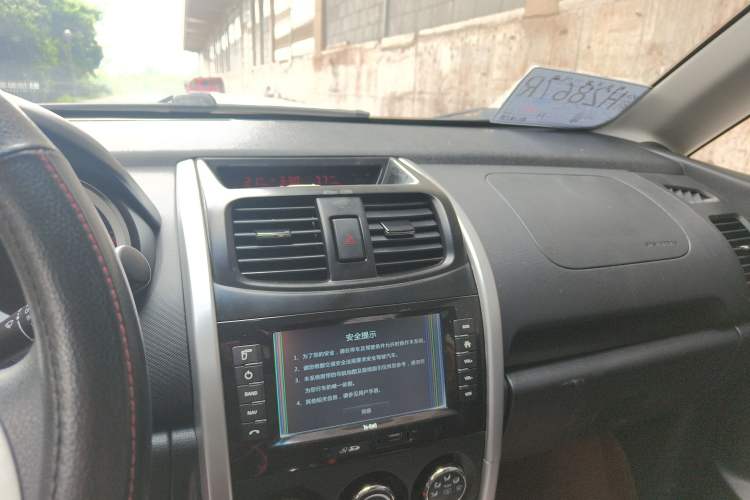 Used CHANGAN CX20 2014 1.4L Manual Sunroof Navigation Version China V Standard Audio And AC Panel