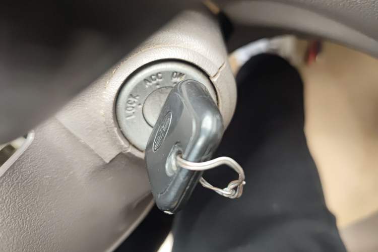 Used FAW Jiabao V70 II 2012 1.0L Standard Version