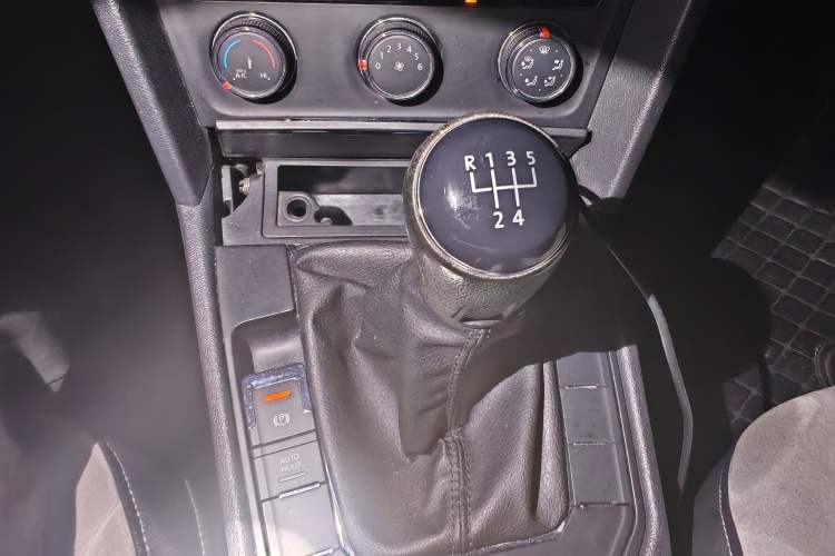 Used Volkswagen Lamando 2015 230TSI Manual Trend Edition