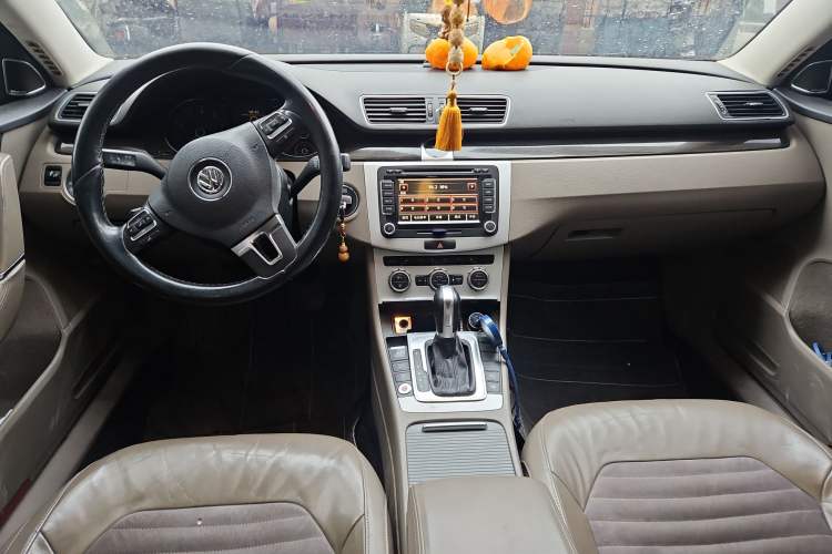 Used Volkswagen Magotan 2012 2.0 TSI Ultimate Edition Center Console