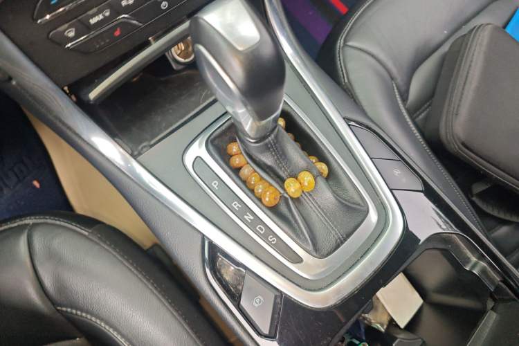 Used Ford Edge 2018 EcoBoost 245 Two-Wheel-Drive Titanium 7-Seater China V Standard Gear Lever