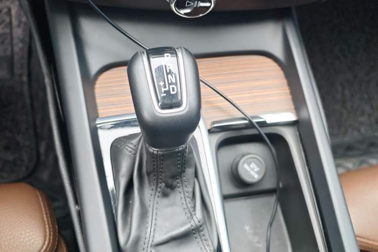 Used Volvo XC60 2021 T5 4x4 Smart Luxury Edition Gear Lever