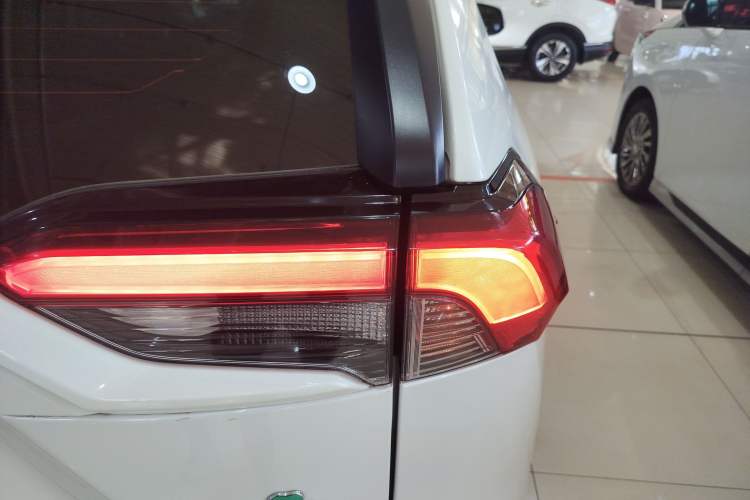 Used Toyota RAV4 2020 Dual-Engine 2.5L E-CVT 4x4 Elite PLUS Edition