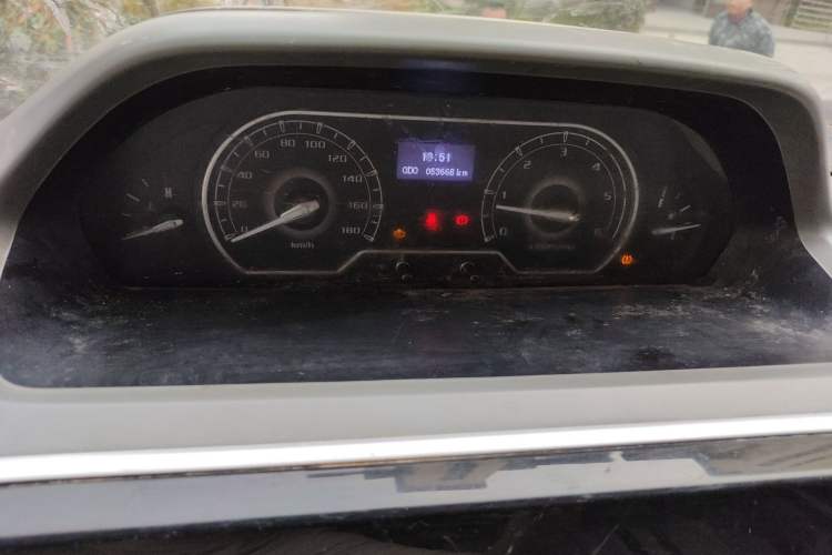 Used SAIC MAXUS Xintu V80 2019 2.5T Classic Version 6-Speed Manual – Aoyuntong Modified Long Wheelbase Mid-Height 7-Seater Instrument Cluster