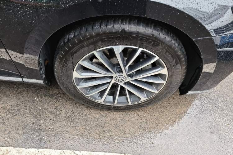 Used Volkswagen Magotan 2020 330TSI DSG Luxury Edition Right Front Wheel Hub