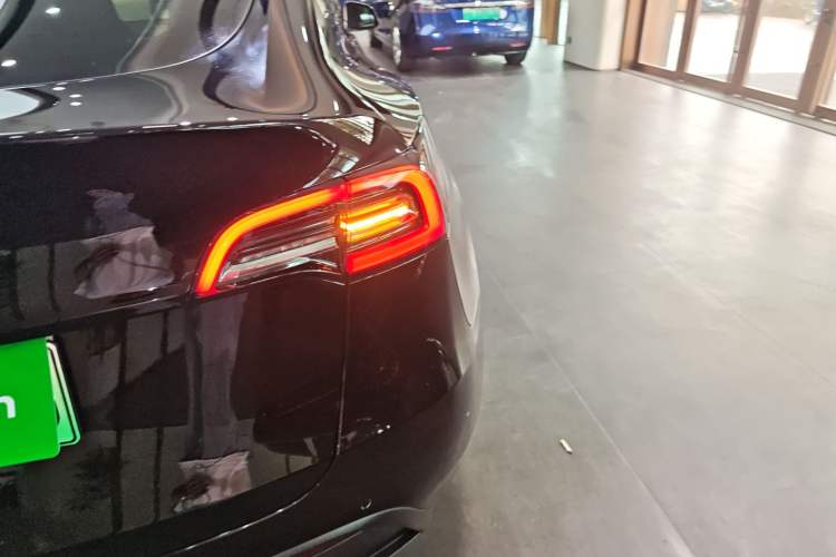 Used Tesla Model Y 2021 Long-Range All-Wheel-Drive Version
