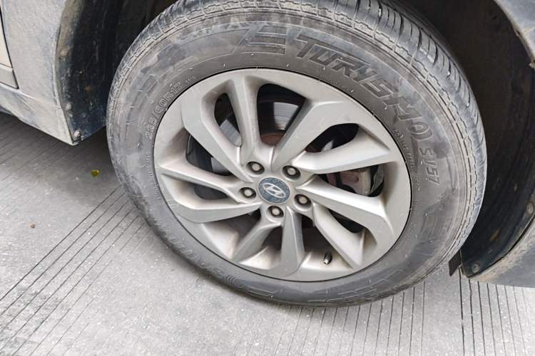 Used Hyundai Tucson 2015 1.6T Dual-Clutch Two-Wheel-Drive Smart Model Right Front Wheel Hub