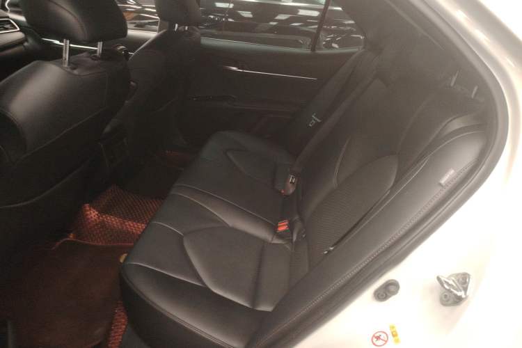 Used Toyota Camry 2018 2.0G Luxury Edition
