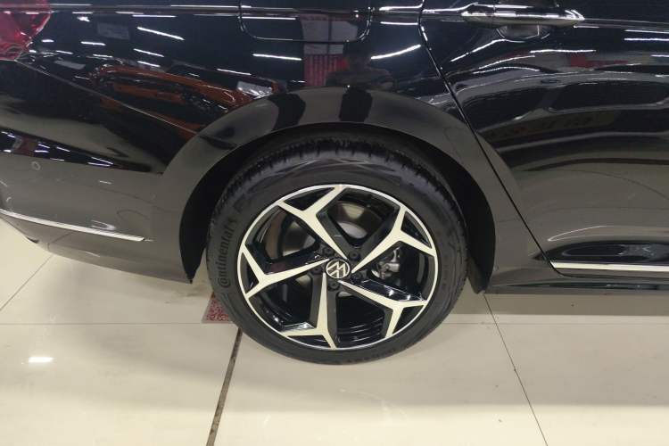 Used Volkswagen Passat 2025 Outstanding Model 380TSI Starry Dragon Glorious Edition
