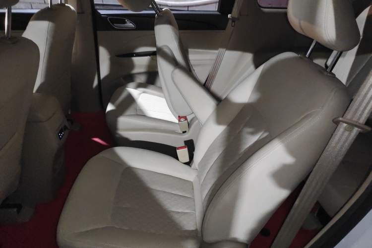 Used Baojun 730 2016 Revised 1.5L Manual Standard Version 7 Seats China V Emission Standard