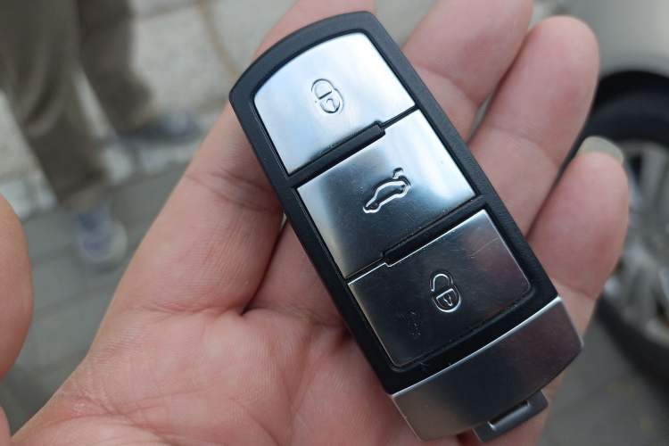 Used Volkswagen Magotan 2011 1.8TSI DSG Comfort Model Vehicle Key