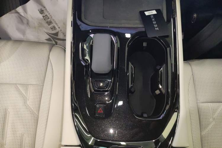 Used Zeekr 009 2024 7-Seater Walk-Through Version Four-Wheel Drive 108 kWh Gear Lever