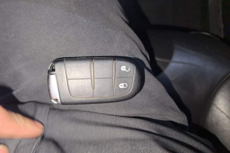 Used Dodge Journey 2013 2.4L Two-Wheel Drive Luxury Version