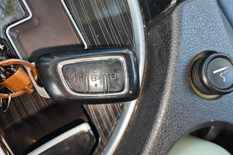 Used Dongfeng Aeolus AX7 2016 2.0L Automatic Zhiyi Trim
