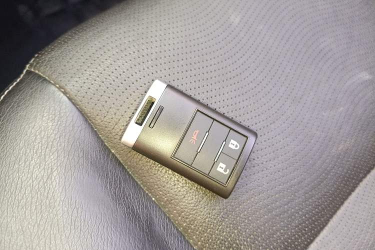 Used Chevrolet Captiva 2015 2.4L 4x4 Flagship Edition 7-Seater
