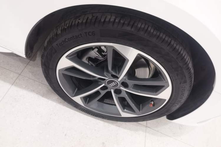 Used Audi A4L 2022 40 TFSI Fashion Dynamic Model Right Front Wheel Hub