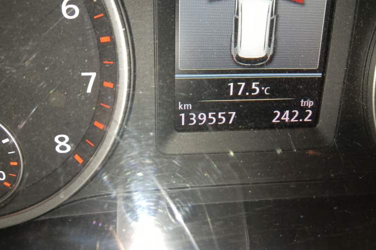 Used Volkswagen Tiguan 2013 1.8TSI Automatic Two-Wheel Drive Luxury Model Odometer Close Up