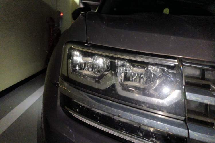 Used Volkswagen Teramont 2017 380TSI Four-Wheel Drive Luxury Edition Right Front Headlight