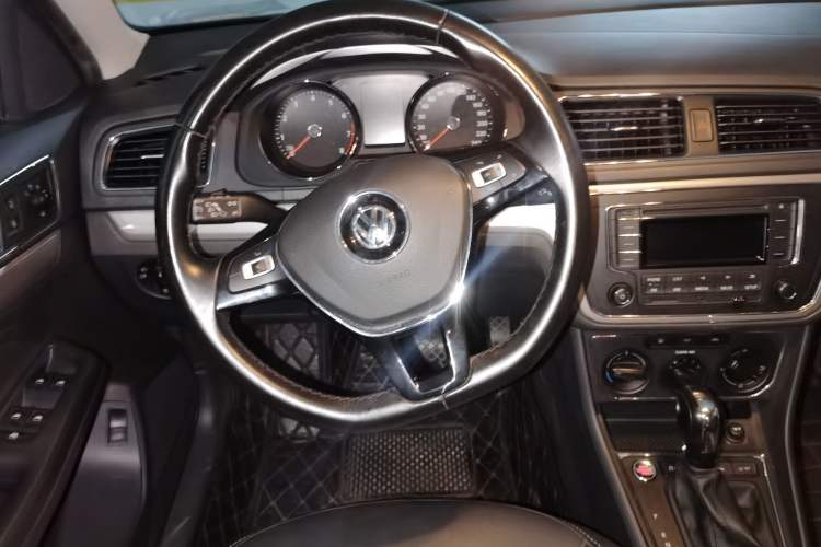 Used Volkswagen Lavida 2017 1.6L Automatic Comfort Edition
