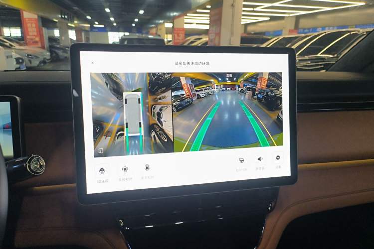 Used Geely Galaxy LEVC L380 2024 140-Degree 6-Seater All-Wheel-Drive Ultra Audio And AC Panel