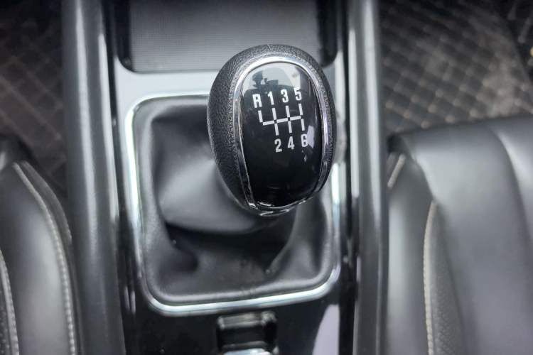 Used Dongfeng Fengon 580 2016 1.5T Manual Luxury Edition
