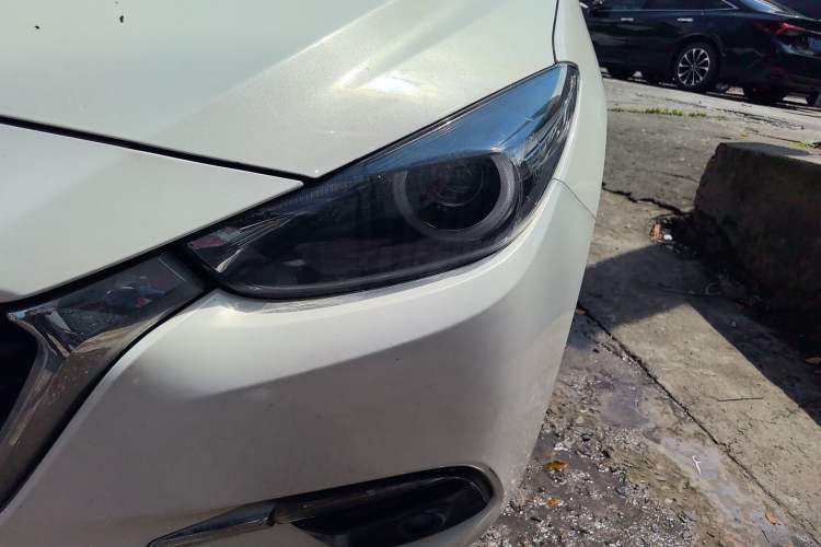 Used Mazda 3 Axela 2017 Sedan 1.5L Automatic Luxury Model Emission Standard China V
