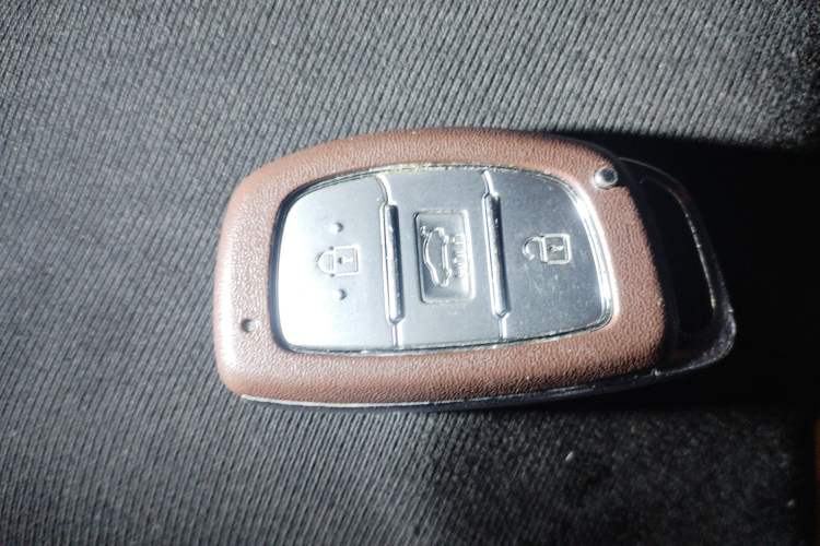 Used Hyundai Elantra (6th Generation / Lingdong) 2016 1.6L Automatic ZhiXuan – Elite Version