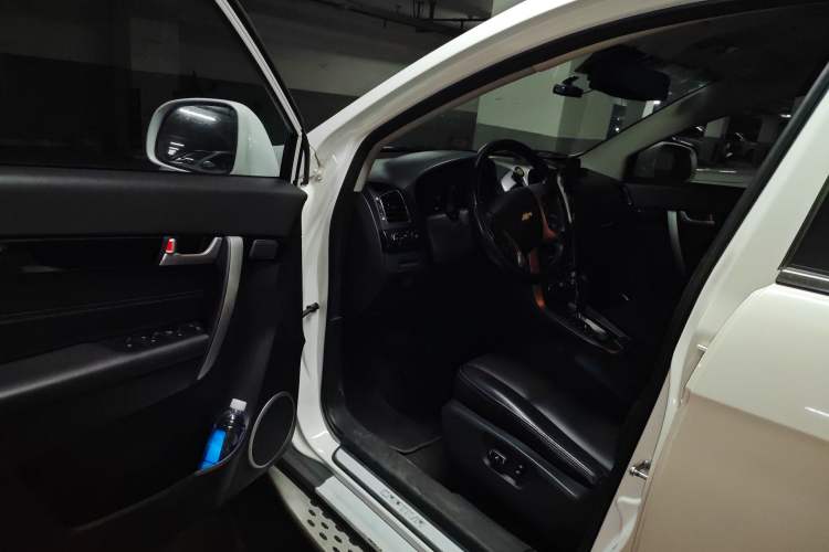 Used Chevrolet Captiva 2015 2.4L 4x4 Flagship Edition 7-Seater
