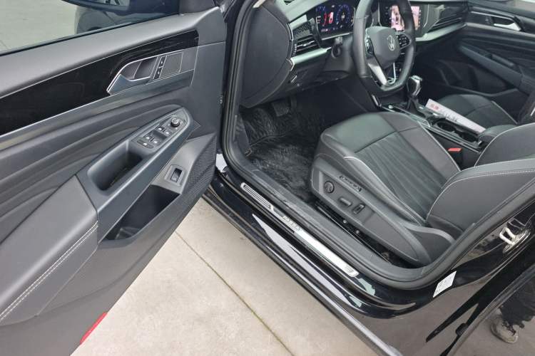 Used Volkswagen Passat 2022 380TSI Luxury Edition Driver Seat