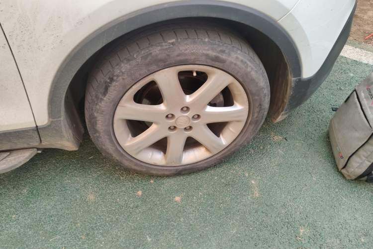 Used Buick Encore 2015 1.4T Automatic Two-Wheel Drive Urban Elite Version Right Front Wheel Hub