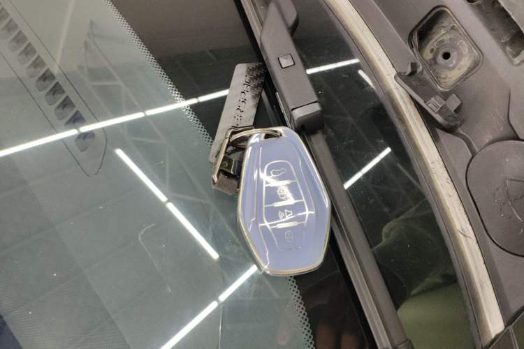 Used Chery New Energy Boundless Pro 2022 301km "Divine Beast" Version with Lithium Iron Phosphate Vehicle Key