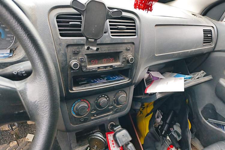 Used Dongfeng Fengon 330 2014 1.5L Manual Utility Version DK15 Audio And AC Panel