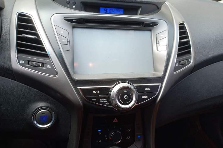 Used Hyundai Elantra (5th Generation / Langdong) 2012 1.6L Manual Leading Model