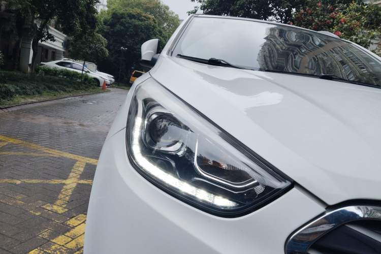 Used Hyundai ix35 2015 2.0L Automatic 2WD Smart Version China V Standard Right Front Headlight