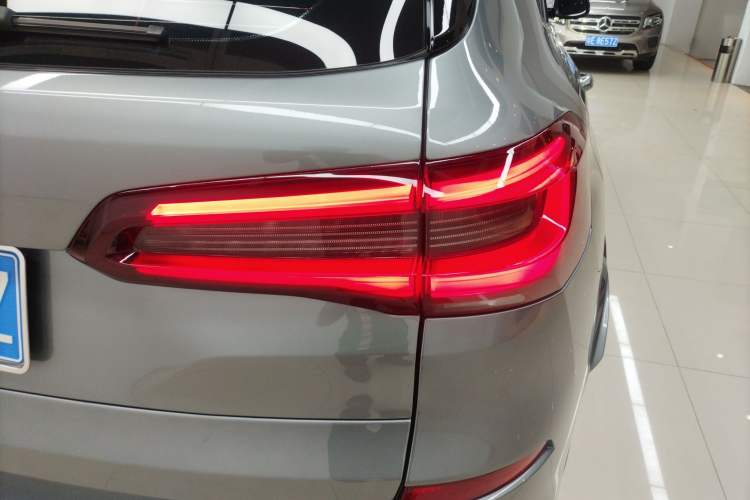 Used BMW X5 2022 Restyled xDrive 30Li Luxury Version M Sport Package
