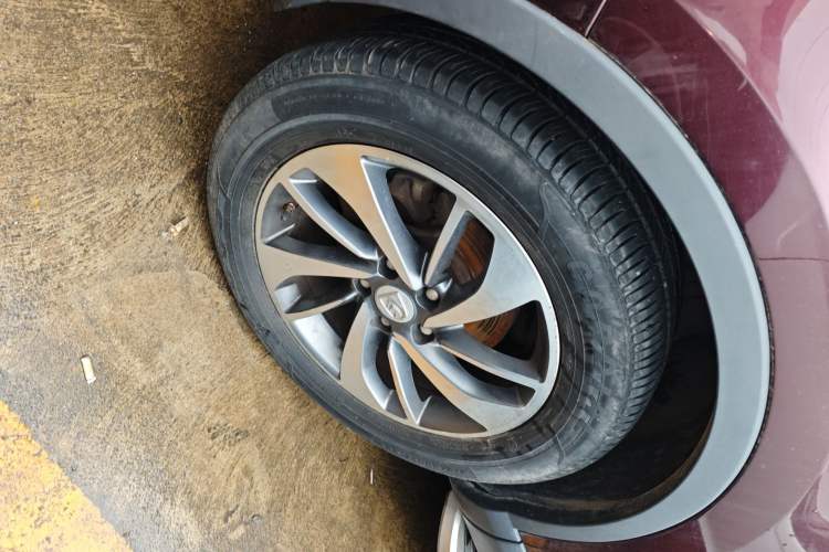 Used Baojun 560 2016 1.8L Manual Luxury Edition Left Front Wheel Hub