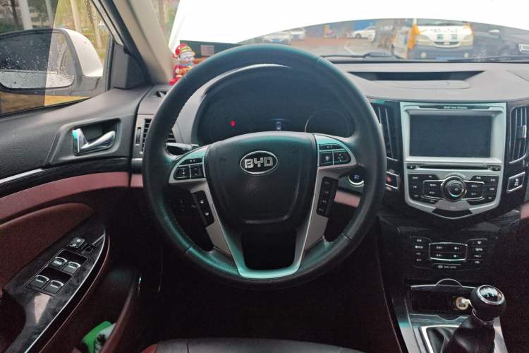Used BYD Surui 2015 1.5L Manual Luxury Model Steering Wheel