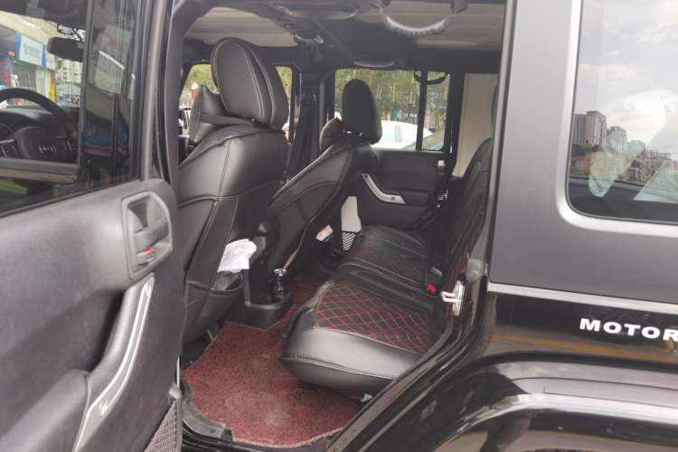 Used Jeep Wrangler 2015 2.8TD Sahara Four-Door Comfort Edition Left Rear Seat